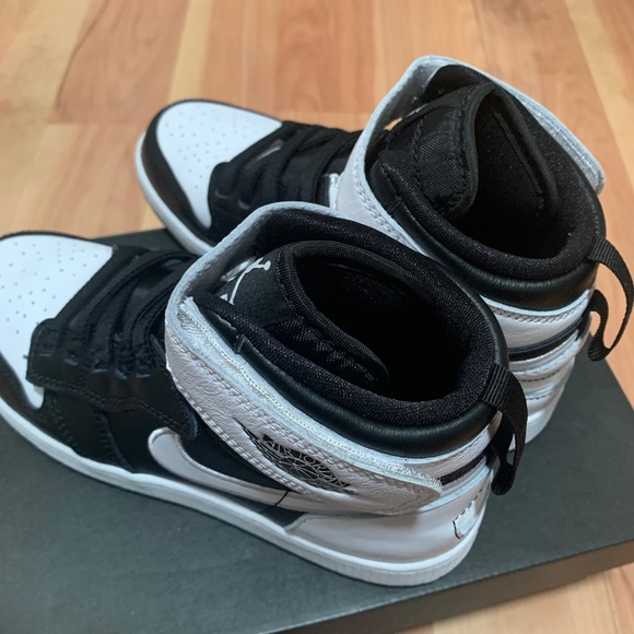 SOLD!!! AIR JORDAN 1 AJ 1 HI FLYEASE - Picture 1 of 6